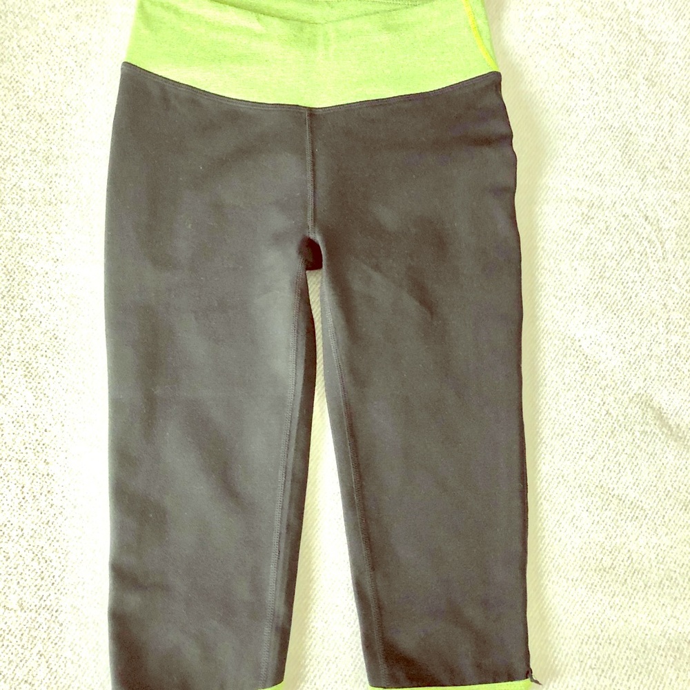 Fabletics 3/4 Pants - Picture 2 of 3
